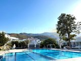 Girne'nin Alsancak bölgesinde havuzlu sitede satılık 2+1 daire!