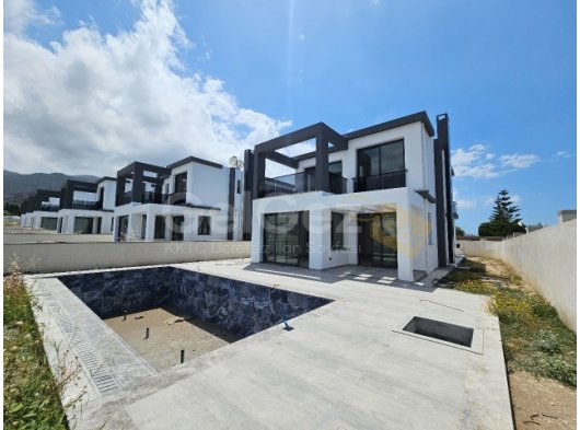 Girne Alsancak'ta Satılık Satılık 4+1 Havuzlu Yeni Villa / 4 Yatak Odası En Suit / Özel Havuz