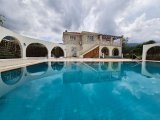 Girne Alsancak Satılık Fırsat Villa 4 Yatak Odası / 3120m2 arsa
