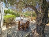 Girne Alsancak Meritlere Yakın Satılık 3+1 Havuzlu Villa / 830m2 Arsa