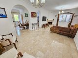 Girne Alsancak Meritlere Yakın Satılık 3+1 Havuzlu Villa / 830m2 Arsa