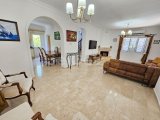 Girne Alsancak Meritlere Yakın Satılık 3+1 Havuzlu Villa / 830m2 Arsa