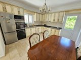 Girne Alsancak Meritlere Yakın Satılık 3+1 Havuzlu Villa / 830m2 Arsa