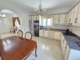 Girne Alsancak Meritlere Yakın Satılık 3+1 Havuzlu Villa / 830m2 Arsa