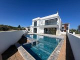 Girne Çatalköy’de Kiralık 4+1 Havuzlu Modern Lüks Villa-Denize Yürüme Mesafesi