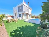 Girne Çatalköy'de Lüks 4+1 Villa: Özel Havuz ve Doğa Manzarasıyla Satışta!