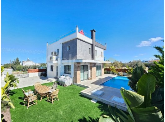 Girne Çatalköy'de Lüks 4+1 Villa: Özel Havuz ve Doğa Manzarasıyla Satışta!