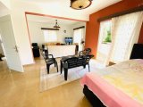 Girne'nin Alagadi 1 Bölgesinde Denize Yürüme Mesafesinde Satılık 2+1 Villa