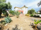 Girne'nin Alagadi 1 Bölgesinde Denize Yürüme Mesafesinde Satılık 2+1 Villa