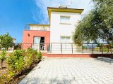 Girne'nin Alagadi 1 Bölgesinde Denize Yürüme Mesafesinde Satılık 2+1 Villa