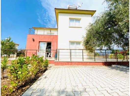 Girne'nin Alagadi 1 Bölgesinde Denize Yürüme Mesafesinde Satılık 2+1 Villa