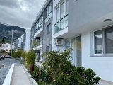 Girne'nin Doğanköy bölgesinde havuzlu sitede satılık 2+1 daire