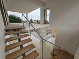 Girne Edremit Satılık 4+1 Havuzlu Modern Villa / Takasa açık