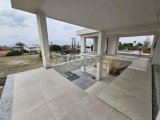 Girne Edremit Satılık 4+1 Havuzlu Modern Villa / Takasa açık