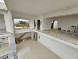 Girne Edremit Satılık 4+1 Havuzlu Modern Villa / Takasa açık