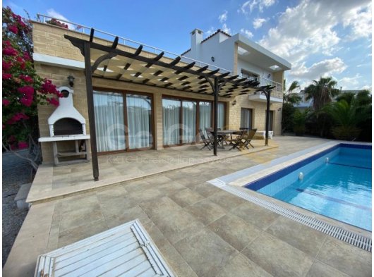 Esentepe Bölgesinde Denize Yürüme Mesafesinde Satılık 3+1 Villa