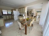 Esentepe Bölgesinde Denize Yürüme Mesafesinde Satılık 3+1 Villa