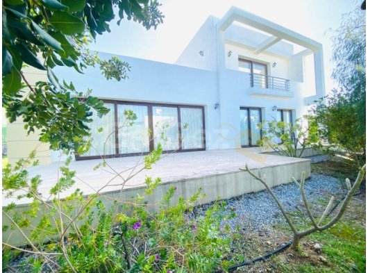 Esentepe Karaağaç'ta Deniz Manzaralı Ful Eşyalı 3+1 Villa - Kaçırılmayacak Fırsat!