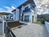 Girne Yeşiltepe'de Satılık 3+1 Geniş İkiz Villa