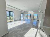 Girne Yeşiltepe'de Satılık 3+1 Geniş İkiz Villa