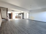 Girne Alsancak Bölgesinde Westpark Satlık 3+1 Ikiz Villa