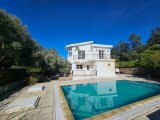 Girne Bellapais Satılık 3+1 havuzlu villa