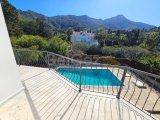 Girne Bellapais Satılık 3+1 havuzlu villa