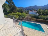 Girne Bellapais Satılık 3+1 havuzlu villa