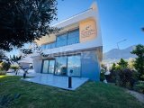 Lapta’da Denize Yürüme Mesafesinde Panoramik Manzaralı Lüks 4+1 Villa