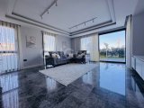 Lapta’da Denize Yürüme Mesafesinde Panoramik Manzaralı Lüks 4+1 Villa