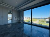 Lapta’da Denize Yürüme Mesafesinde Panoramik Manzaralı Lüks 4+1 Villa