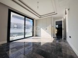 Lapta’da Denize Yürüme Mesafesinde Panoramik Manzaralı Lüks 4+1 Villa