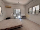 Girne Alsancak'ta Satılık Şık 3+1 Villa - Deniz Manzarası ve Bahçe Keyfi!