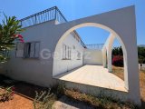 Girne Alsancak'ta Satılık Şık 3+1 Villa - Deniz Manzarası ve Bahçe Keyfi!