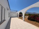 Girne Alsancak'ta Satılık Şık 3+1 Villa - Deniz Manzarası ve Bahçe Keyfi!