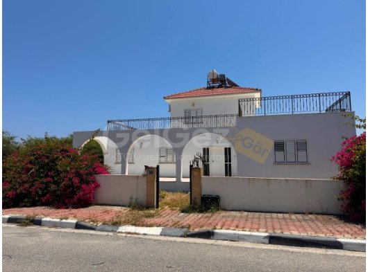 Girne Alsancak'ta Satılık Şık 3+1 Villa - Deniz Manzarası ve Bahçe Keyfi!