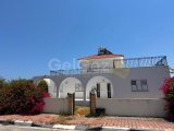 Girne Alsancak'ta Satılık Şık 3+1 Villa - Deniz Manzarası ve Bahçe Keyfi!