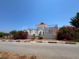 Girne Alsancak'ta Satılık Şık 3+1 Villa - Deniz Manzarası ve Bahçe Keyfi!