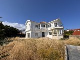 Girne Alsancak'ta 3+1 Satılık Villa