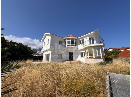 Girne Alsancak'ta 3+1 Satılık Villa