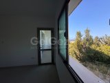 Girne Lapta'da Dağ ve Deniz Manzaralı, 3+1 Daire Satılık!