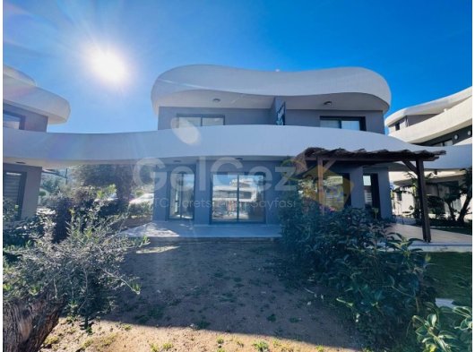 Lapta’da Bestmar Yakınında Satılık, Deniz Manzaralı 3+1 Lüks Townhouse