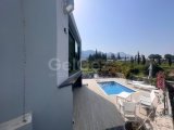 GİRNE / ÇATALKÖY ‘DE DAĞ VE DENİZ MANZARALI FULL EŞYALI HUZUR DOLU BİR KONUMDA HAVUZLU LÜKS VİLLA