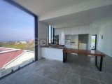 GİRNE / ÇATALKÖY ‘DE DAĞ VE DENİZ MANZARALI FULL EŞYALI HUZUR DOLU BİR KONUMDA HAVUZLU LÜKS VİLLA