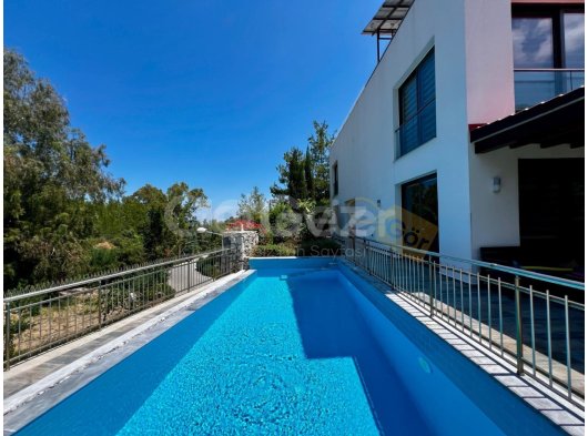 Satılık LÜX YENİ, taşınmaya hazır 4+1 özel havuzlu müstakil modern villa. Bellapais. Girne. TÜRK KOÇAN