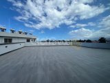 Satılık deniz ve dağ manzaralı 2+1 daire, kış bahçesi, büyük teras 175 m2, Girne merkez. TİCARİ İZİNLİ