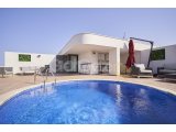 Girne merkezinde satılık modern ve lux 3+1 penthouse, özel havuzlu, özel çatı terası