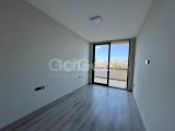 Satılık deniz ve dağ manzaralı 2+1 daire, kış bahçesi, büyük teras 175 m2, Girne merkez. TİCARİ İZİNLİ