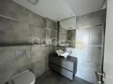 Satılık deniz ve dağ manzaralı 2+1 daire, kış bahçesi, büyük teras 175 m2, Girne merkez. TİCARİ İZİNLİ