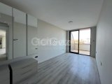 Satılık deniz ve dağ manzaralı 2+1 daire, kış bahçesi, büyük teras 175 m2, Girne merkez. TİCARİ İZİNLİ